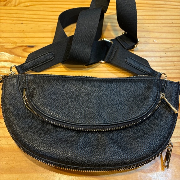 Cross Body bag - Picture 2 of 3